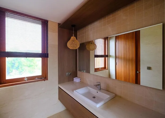 Swarna Umalas Modern 4br W Pool Canggu (Bali)