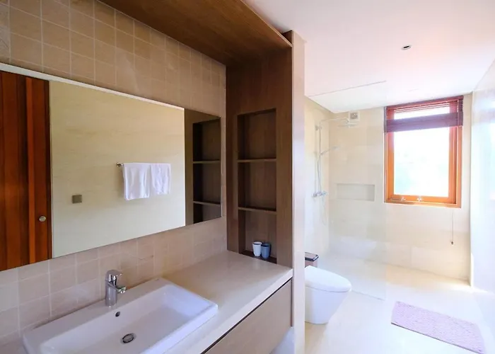 Swarna Umalas Modern 4br W Pool Canggu (Bali)
